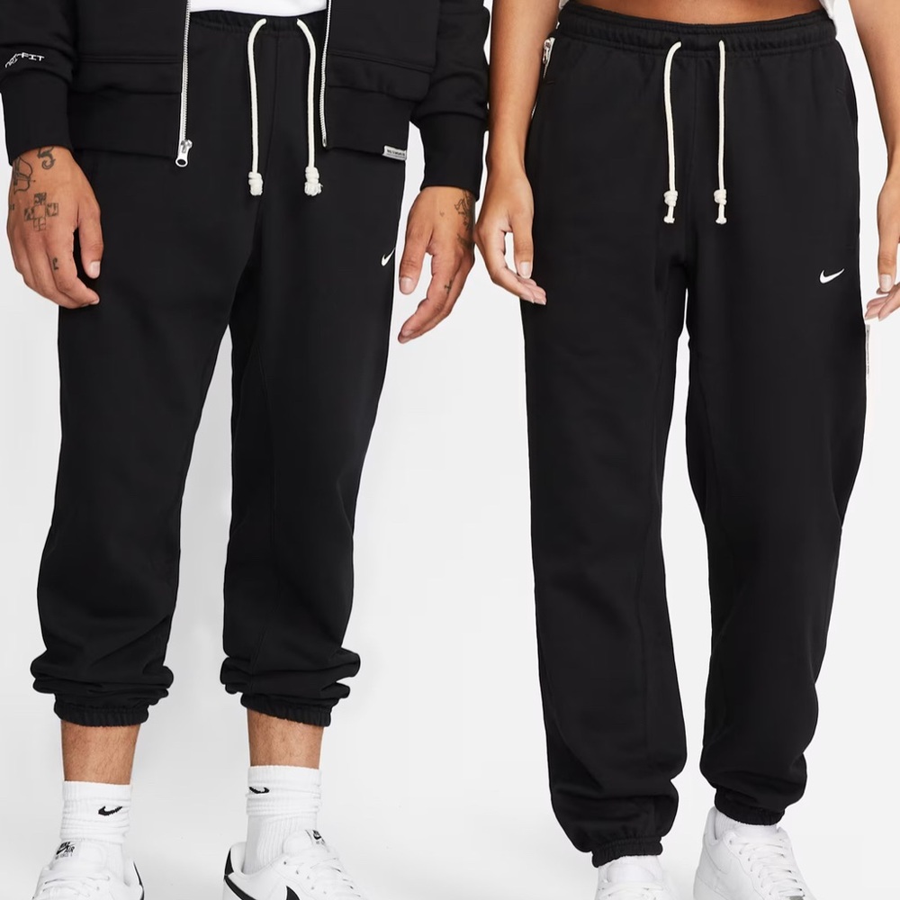 Brand new men's nike standard issue classic style meets modern performance M